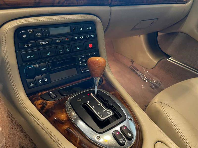 Used 2006 Jaguar XK8 Convertible image 73