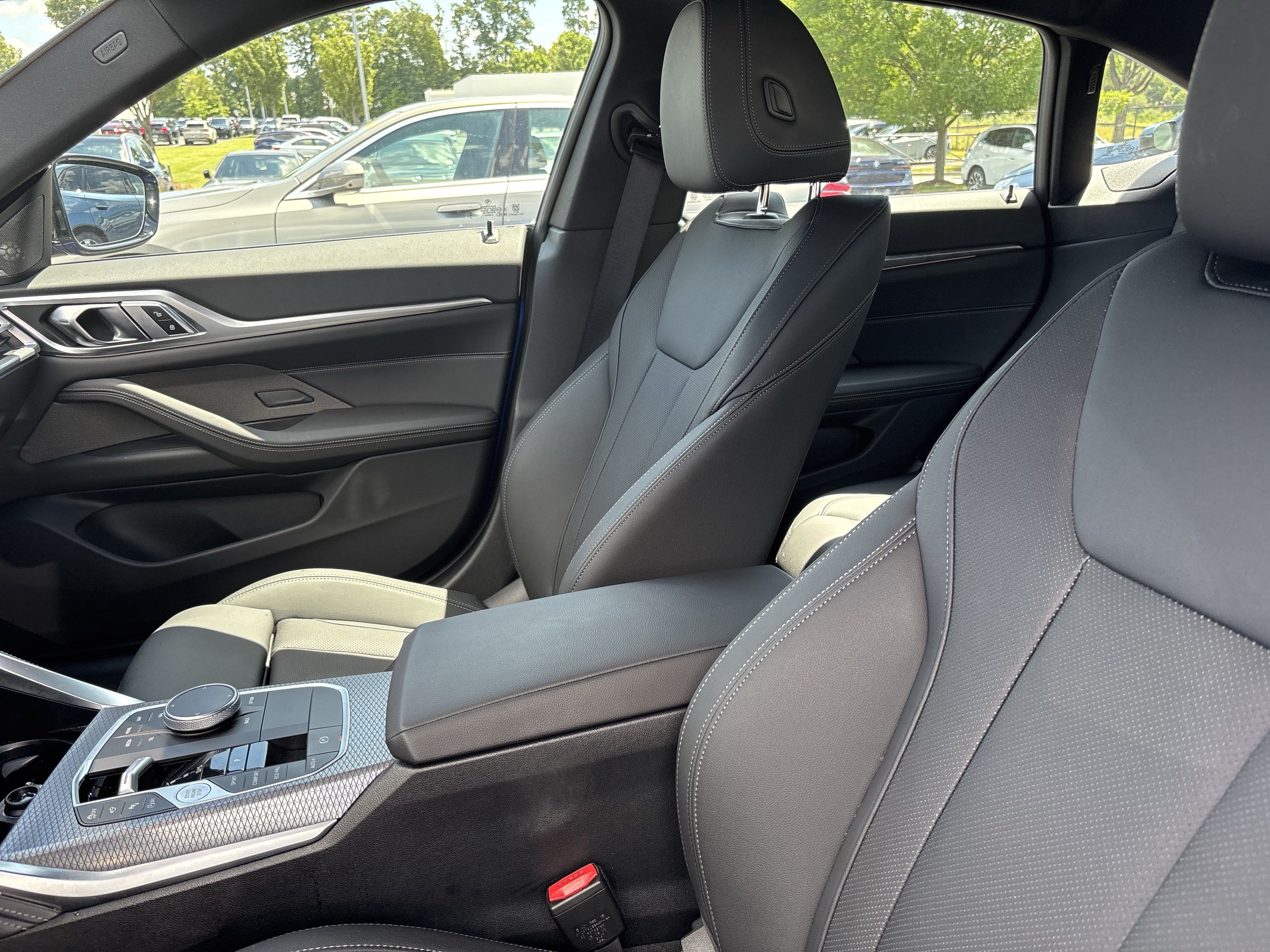 Used 2026 BMW M440i w/ Premium Package RWD image 37