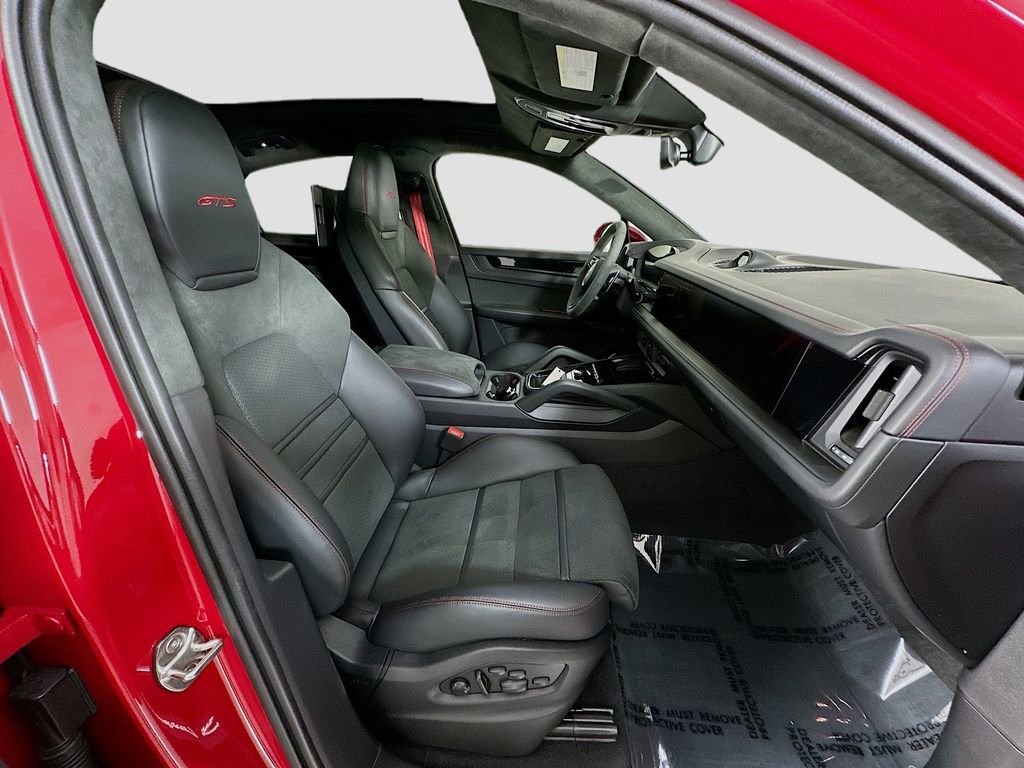 Certified 2026 Porsche Cayenne GTS AWD/4WD image 32