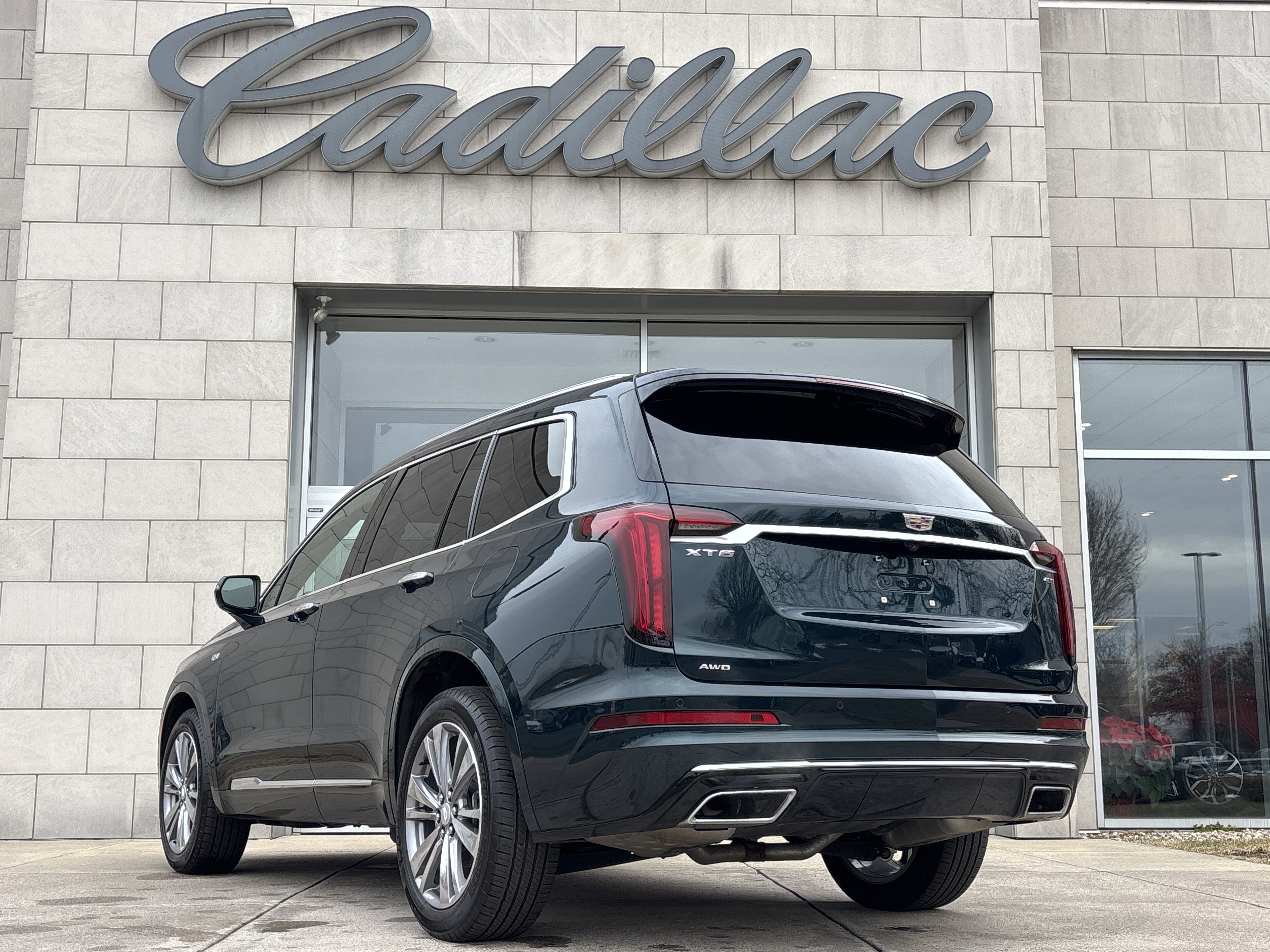 Used 2025 Cadillac XT6 Premium Luxury image 8