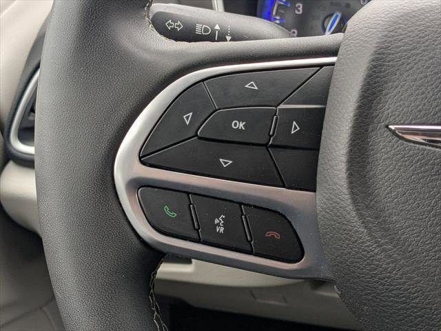 Certified 2024 Chrysler Pacifica Touring-L FWD image 27