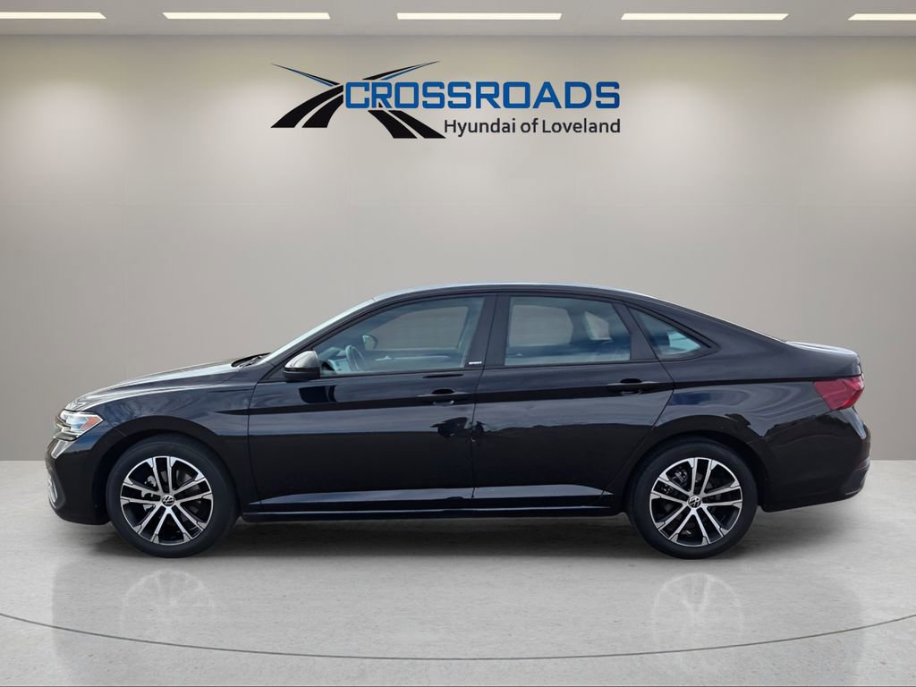 Used 2023 Volkswagen Jetta Sport image 2