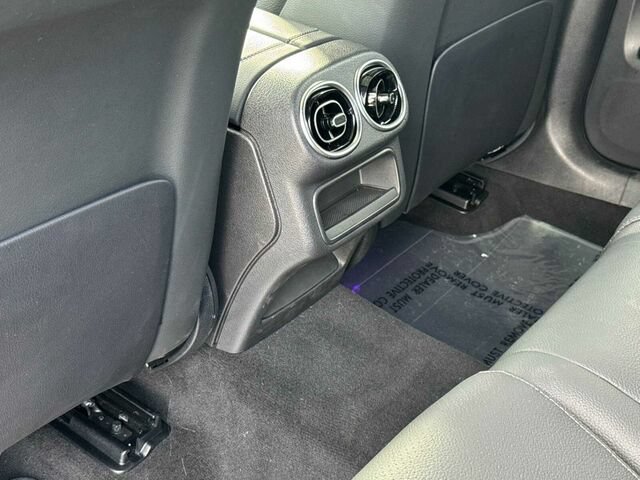 Used 2024 Mercedes-Benz GLC 300 4MATIC image 14