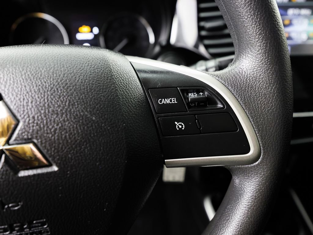 Used 2020 Mitsubishi Outlander ES image 31