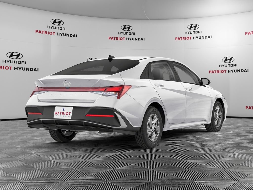 New 2026 Hyundai Elantra SE FWD image 2