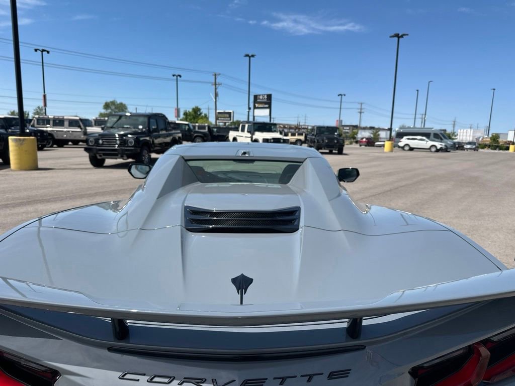 Used 2025 Chevrolet Corvette Stingray Preferred Conv w/ Z51 Performance Package RWD image 8