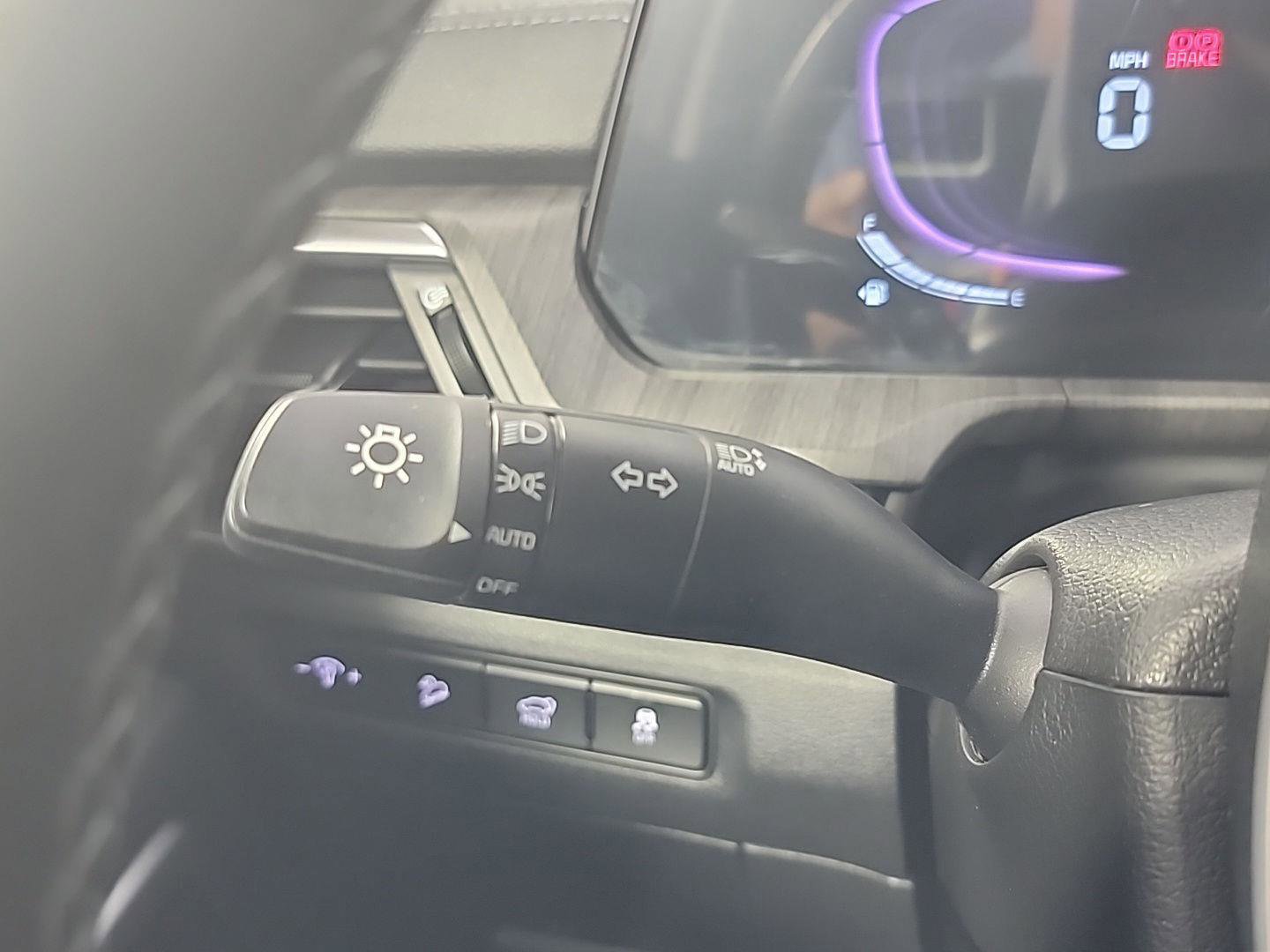 Used 2025 Kia Telluride EX w/ EX Captain's Chair Package AWD/4WD image 30