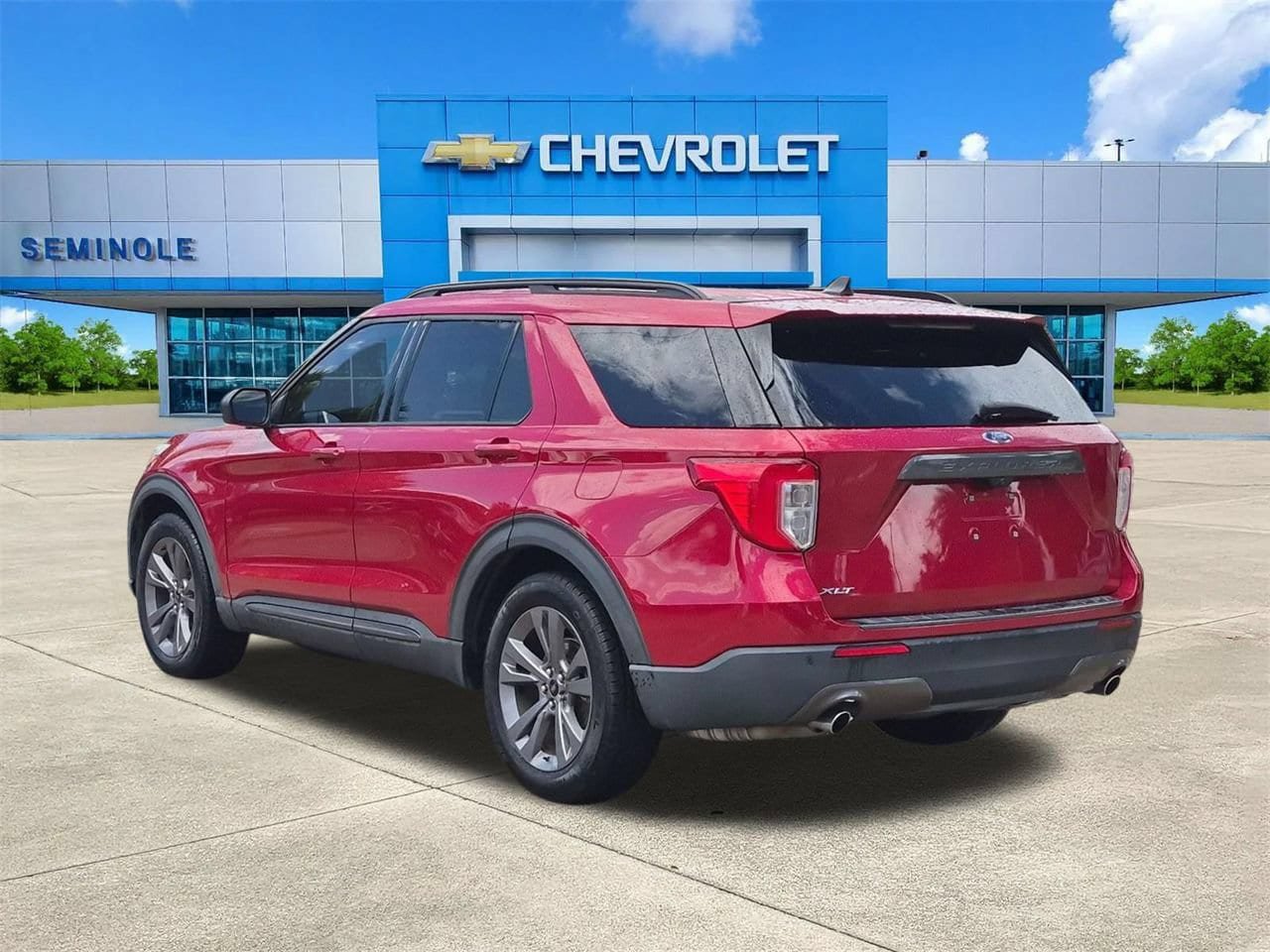 Used 2021 Ford Explorer XLT w/ Equipment Group 202A RWD image 3