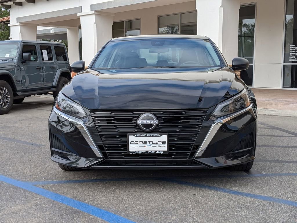 Used 2025 Nissan Altima 2.5 SV image 2