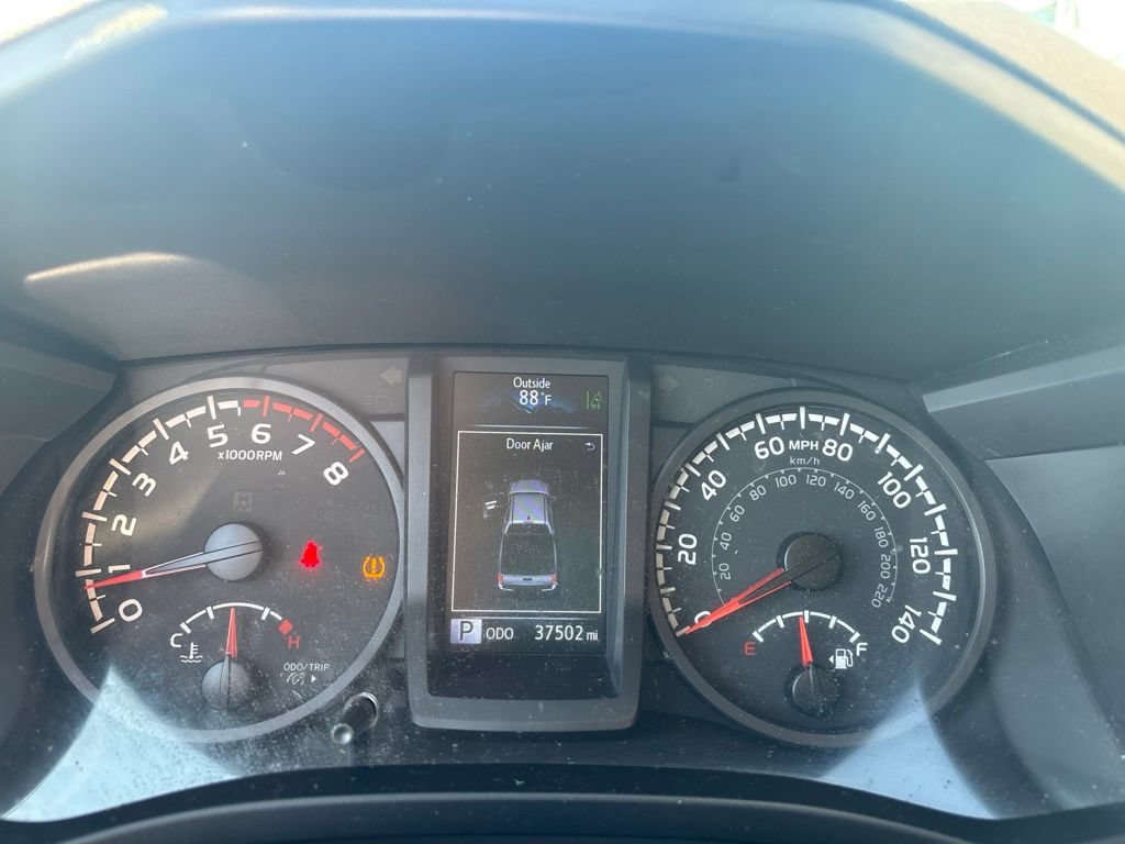 Used 2022 Toyota Tacoma SR w/ SR Convenience Package RWD image 14