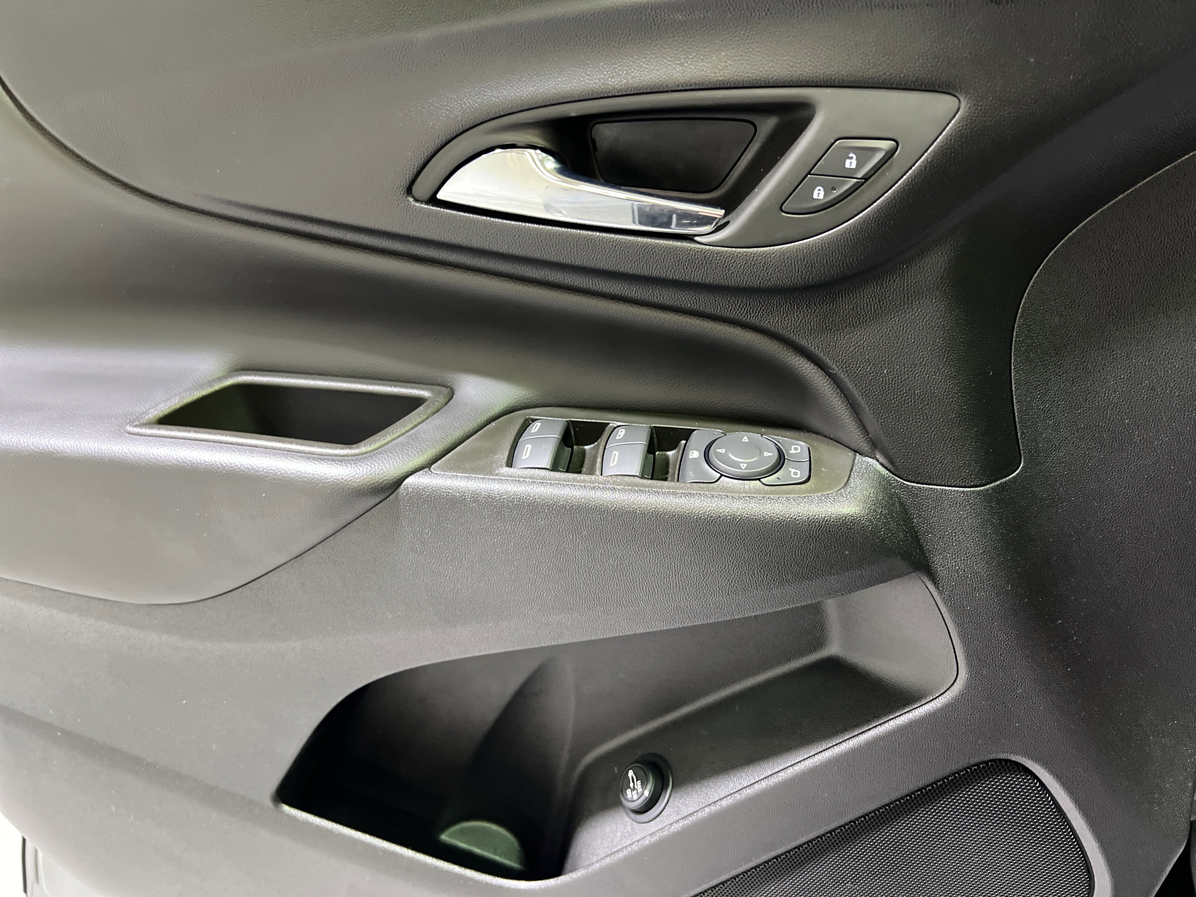 Used 2023 Chevrolet Equinox LT image 24