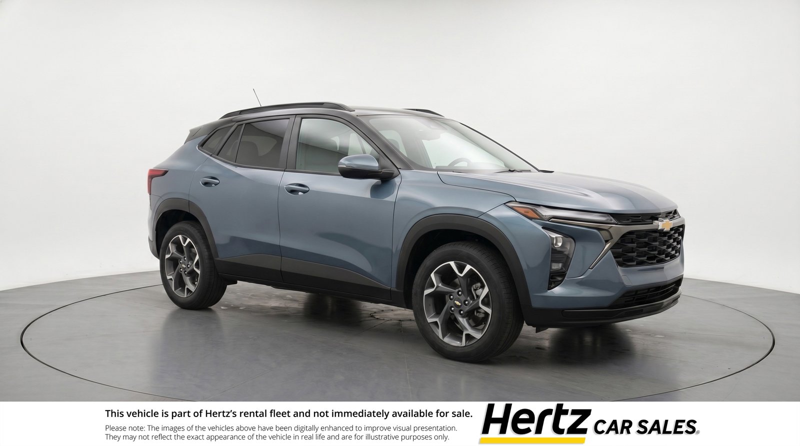 Used 2025 Chevrolet Trax LT FWD image 1