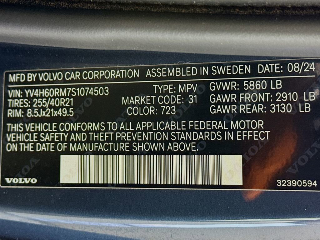 Used 2025 Volvo XC60 T8 Ultra w/ Protection Package Premier image 33