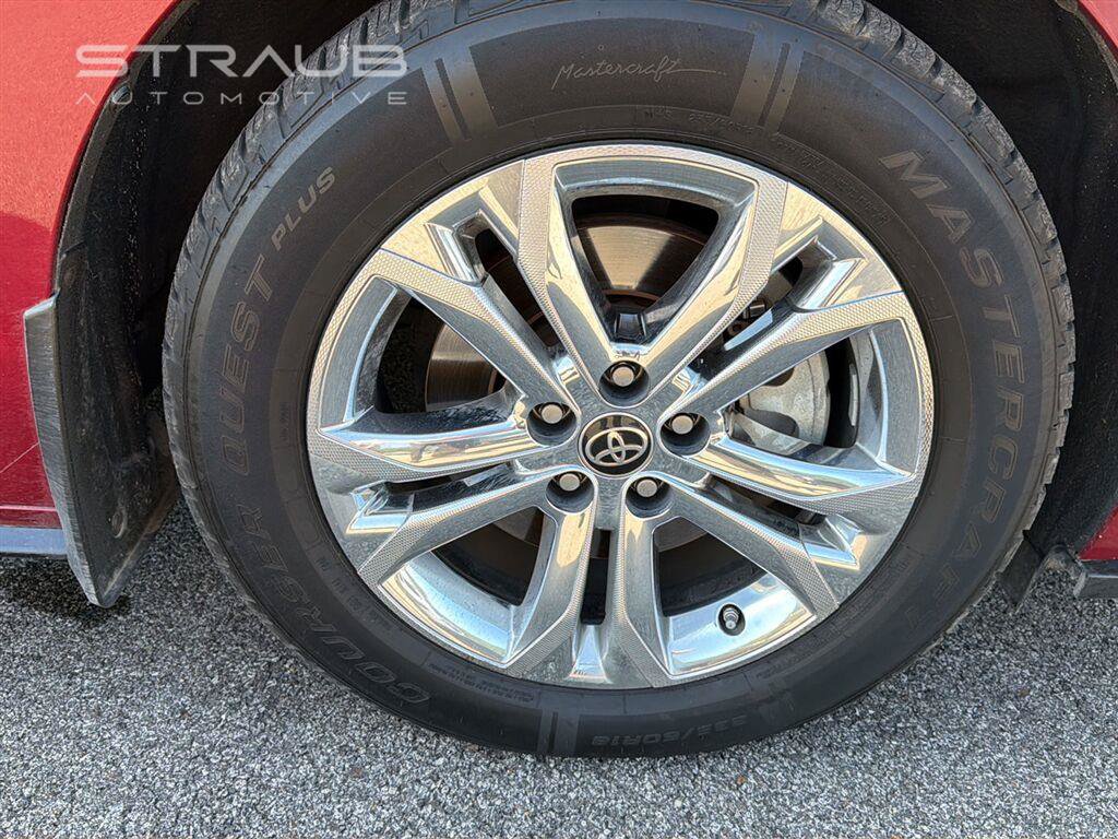 Used 2022 Toyota Sienna XSE w/ XSE Plus Package AWD/4WD image 7
