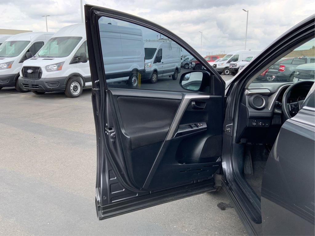 Used 2017 Toyota RAV4 LE w/ Carpet Mat Package image 21