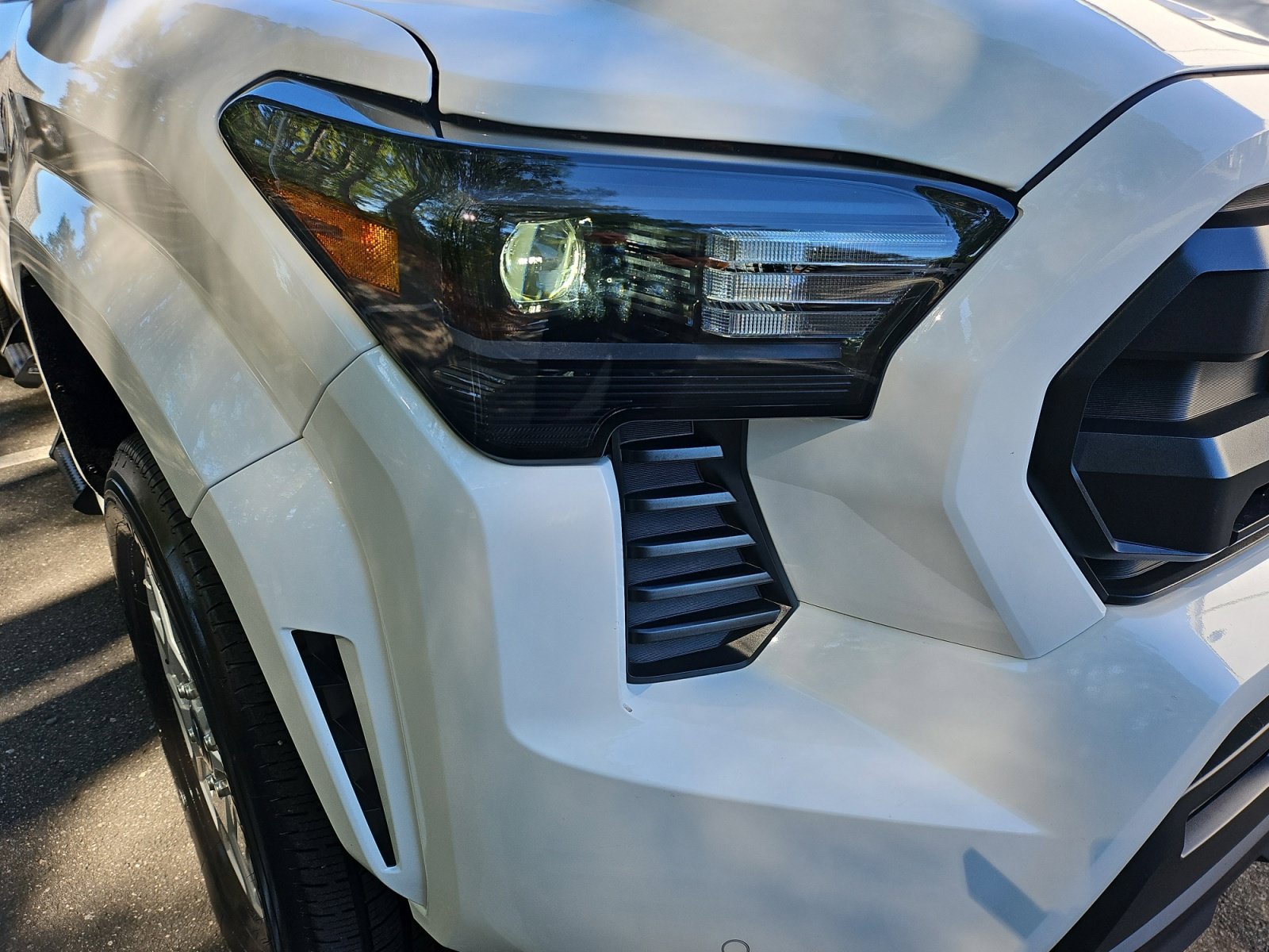 Used 2025 Toyota Tacoma SR5 w/ SR5 Upgrade Package RWD image 13