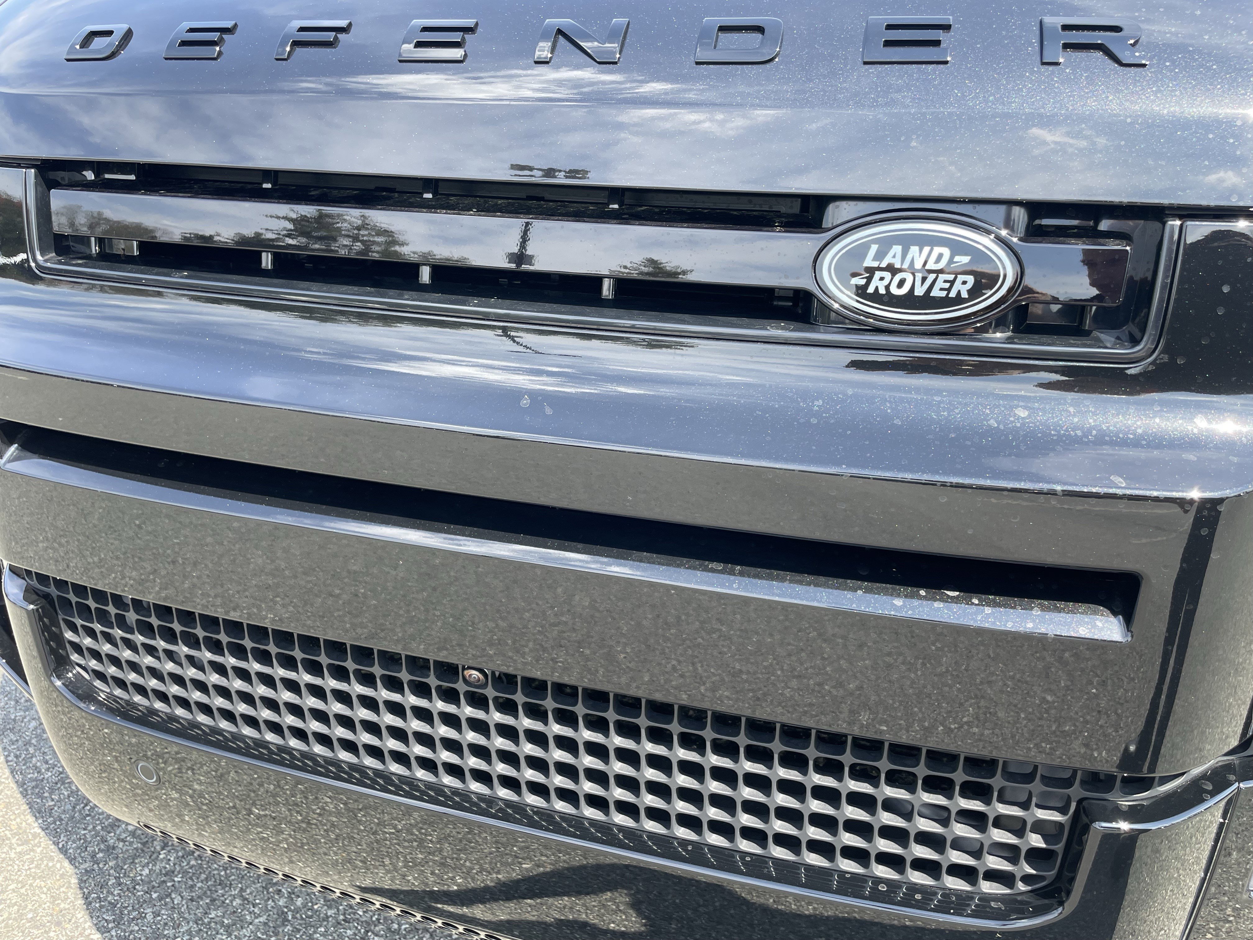 New 2026 Land Rover Defender 110 X-Dynamic SE image 32