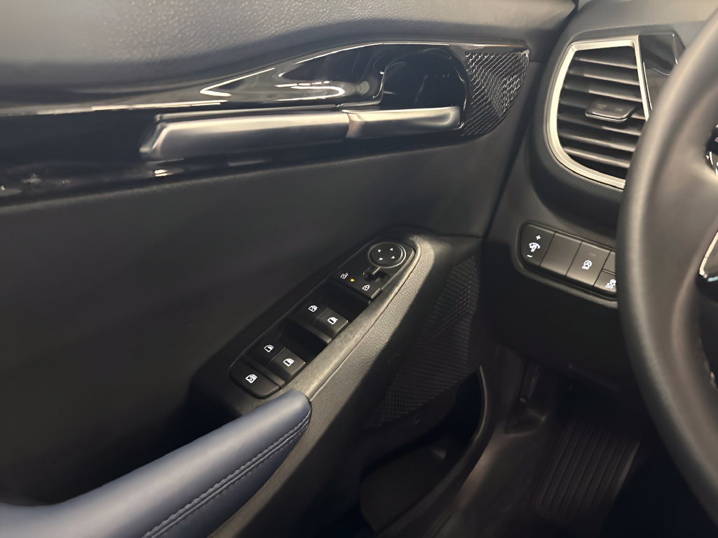 Certified 2025 Kia Seltos S AWD/4WD image 24