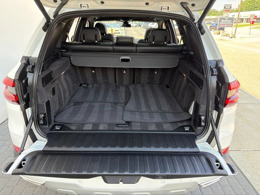 Used 2023 BMW X5 xDrive40i w/ Premium Package AWD/4WD image 9