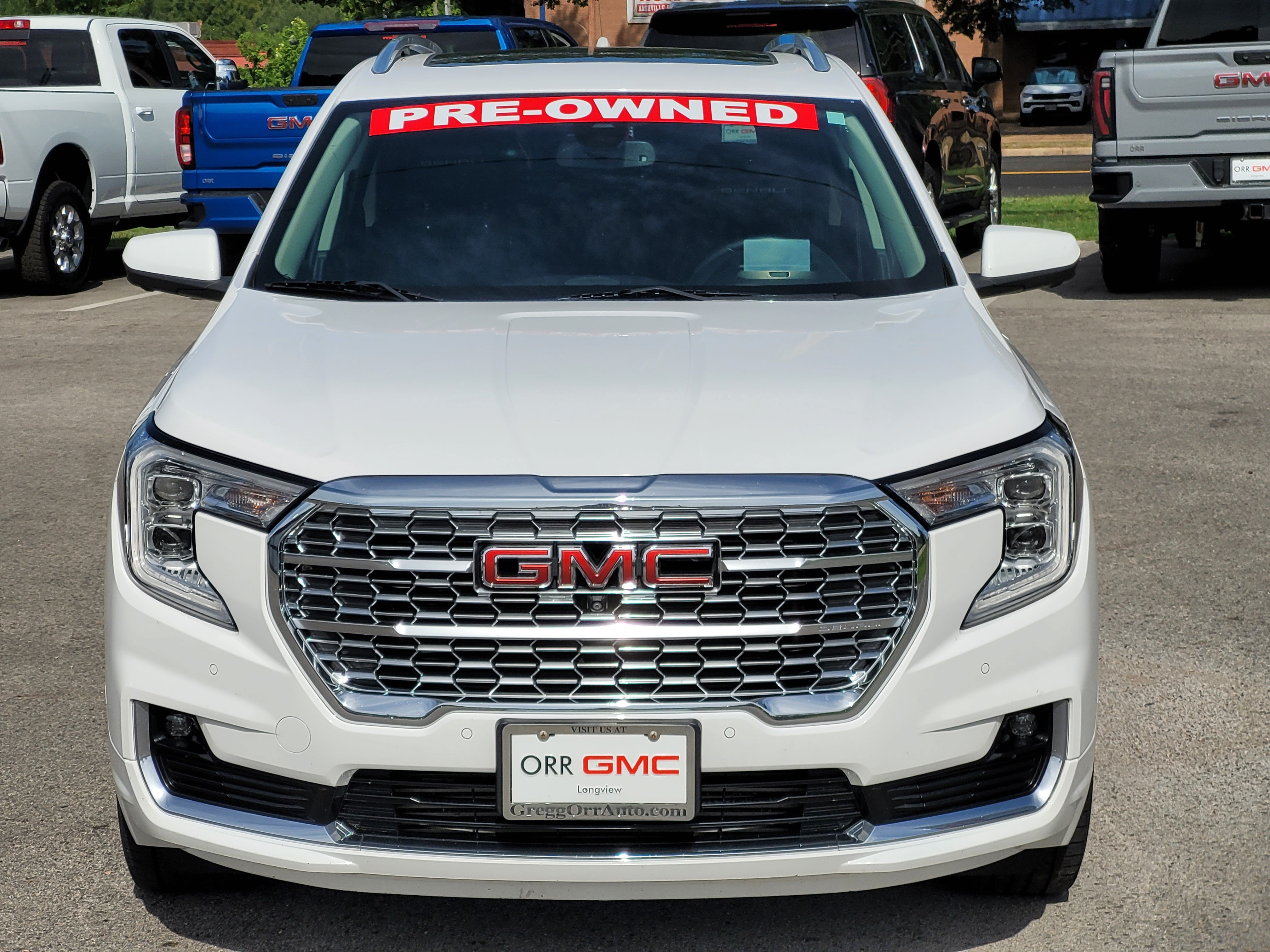 Used 2022 GMC Terrain Denali w/ Denali Premium Package AWD/4WD image 2