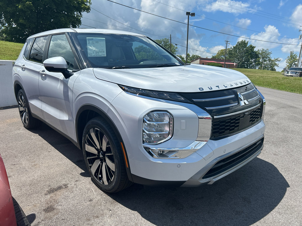 New 2025 Mitsubishi Outlander SE