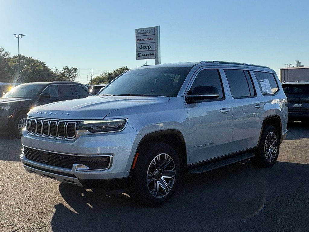 Used 2023 Jeep Wagoneer Series II w/ Flexible Seating Group AWD/4WD image 3