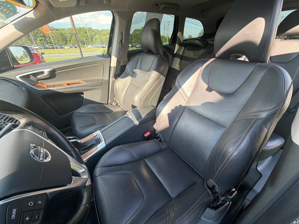 Used 2017 Volvo XC60 T5 Inscription w/ Preferred Option Package FWD image 28