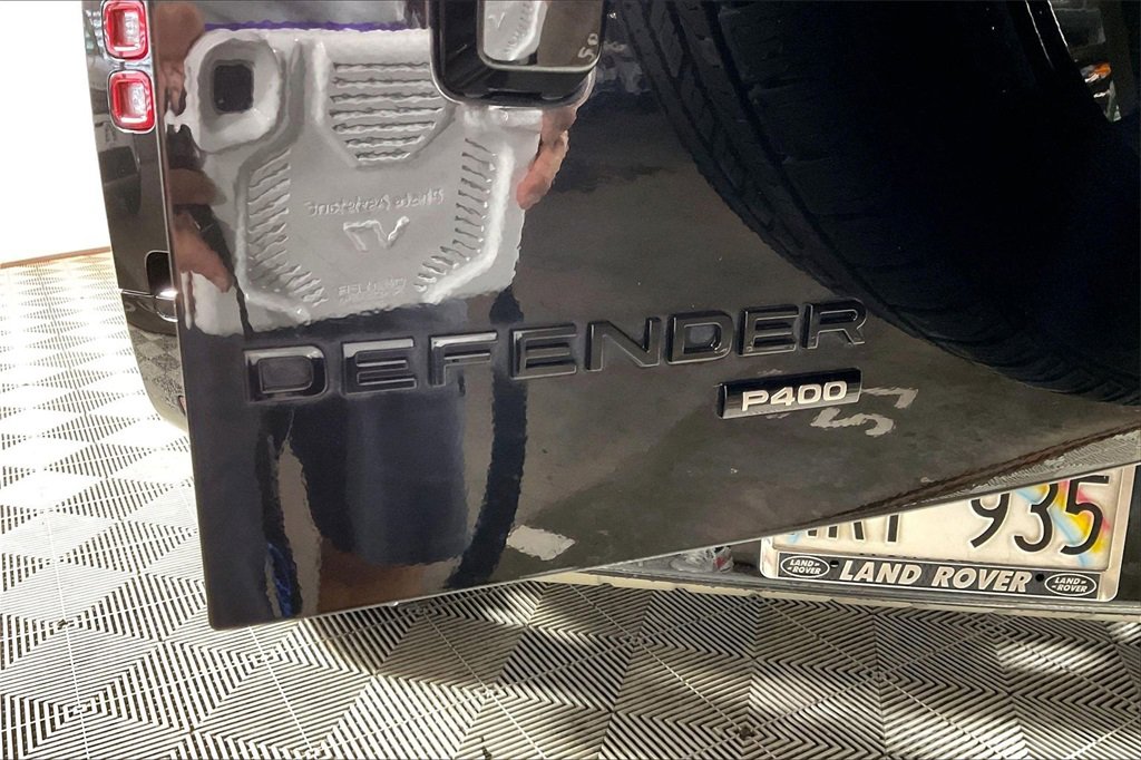 Used 2023 Land Rover Defender 110 X-Dynamic SE image 7