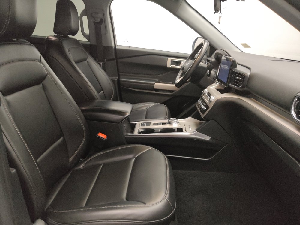 Used 2023 Ford Explorer XLT w/ Equipment Group 202A image 21