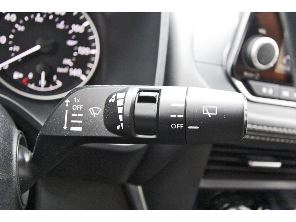 Used 2023 Nissan Rogue SV image 12