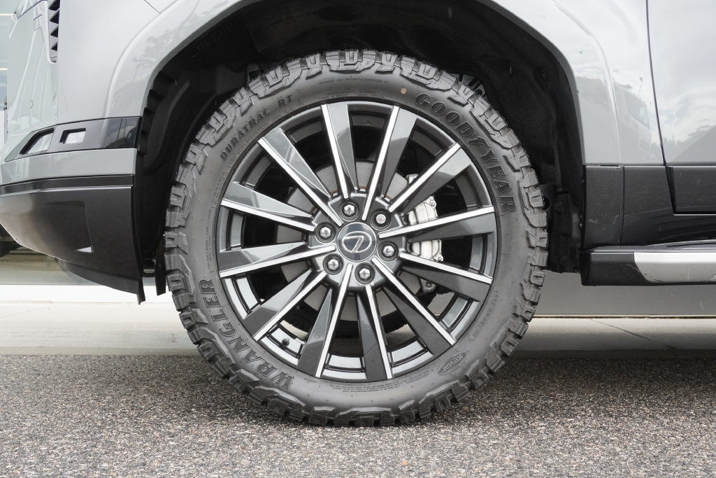 Used 2024 Lexus GX 550 w/ Accessory Package (Z1) AWD/4WD image 32