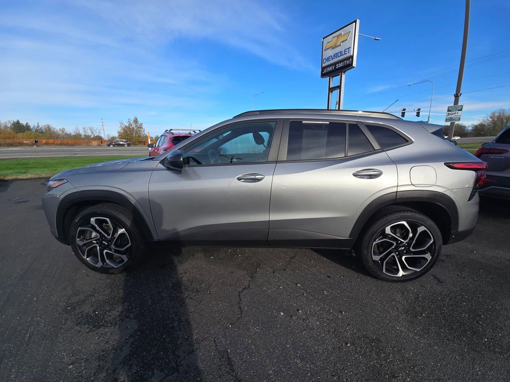 Certified 2025 Chevrolet Trax RS w/ Driver Confidence Package FWD image 7