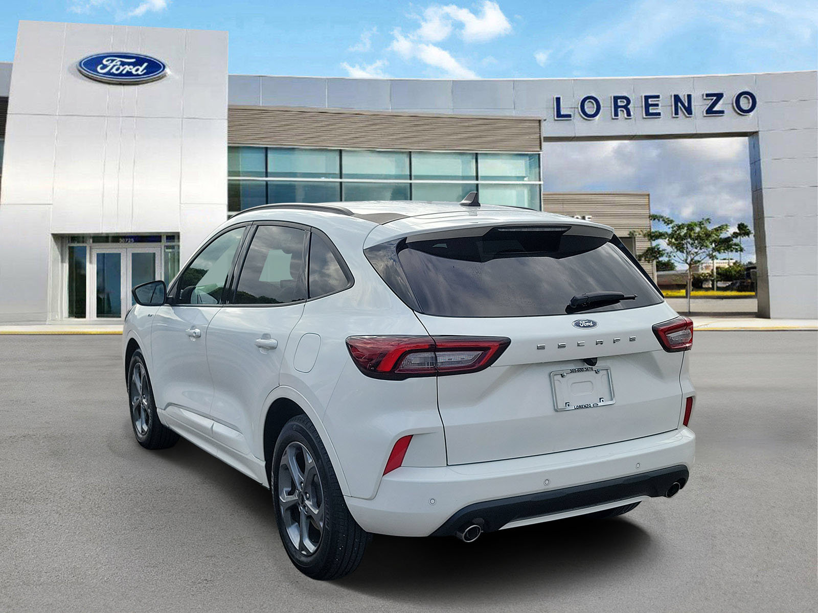 Used 2024 Ford Escape ST-Line w/ Tech Pack #1 FWD image 7