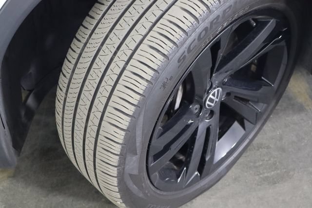 Used 2023 Volkswagen Tiguan SE R-Line FWD image 35