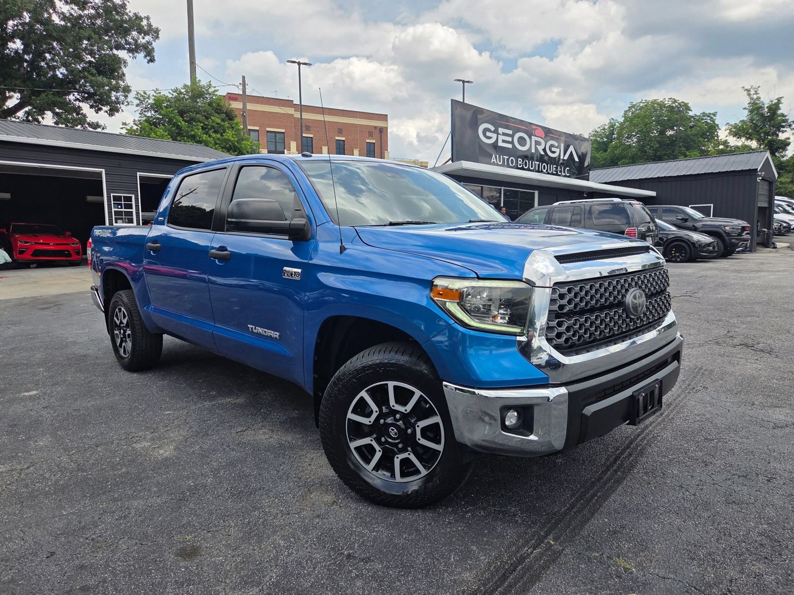 Used 2018 Toyota Tundra SR5 w/ TRD Off Road Package AWD/4WD image 2