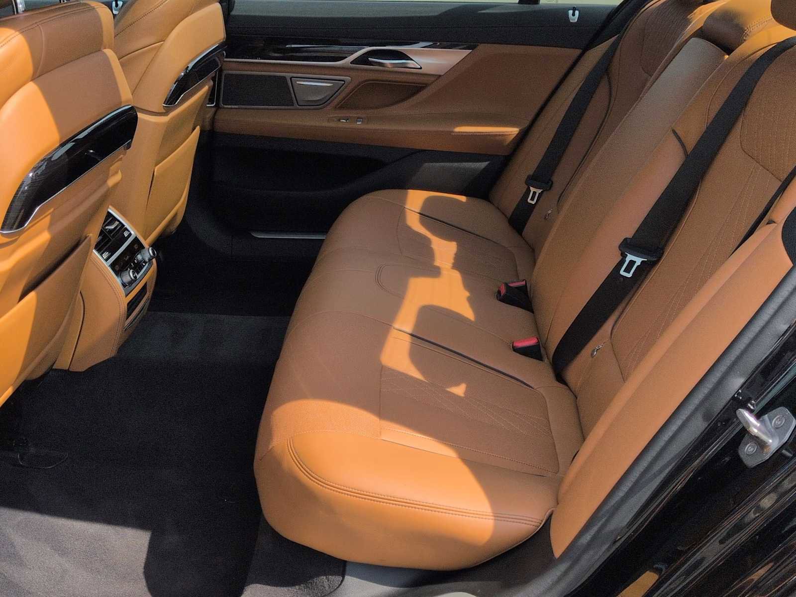 Used 2019 BMW 750i xDrive w/ M Sport Package image 21