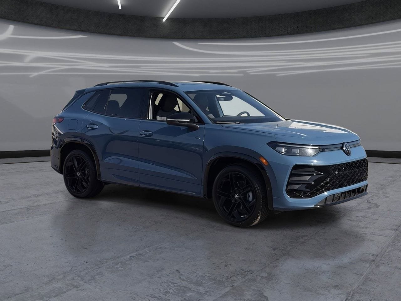 New 2026 Volkswagen Tiguan SE R-Line FWD image 2