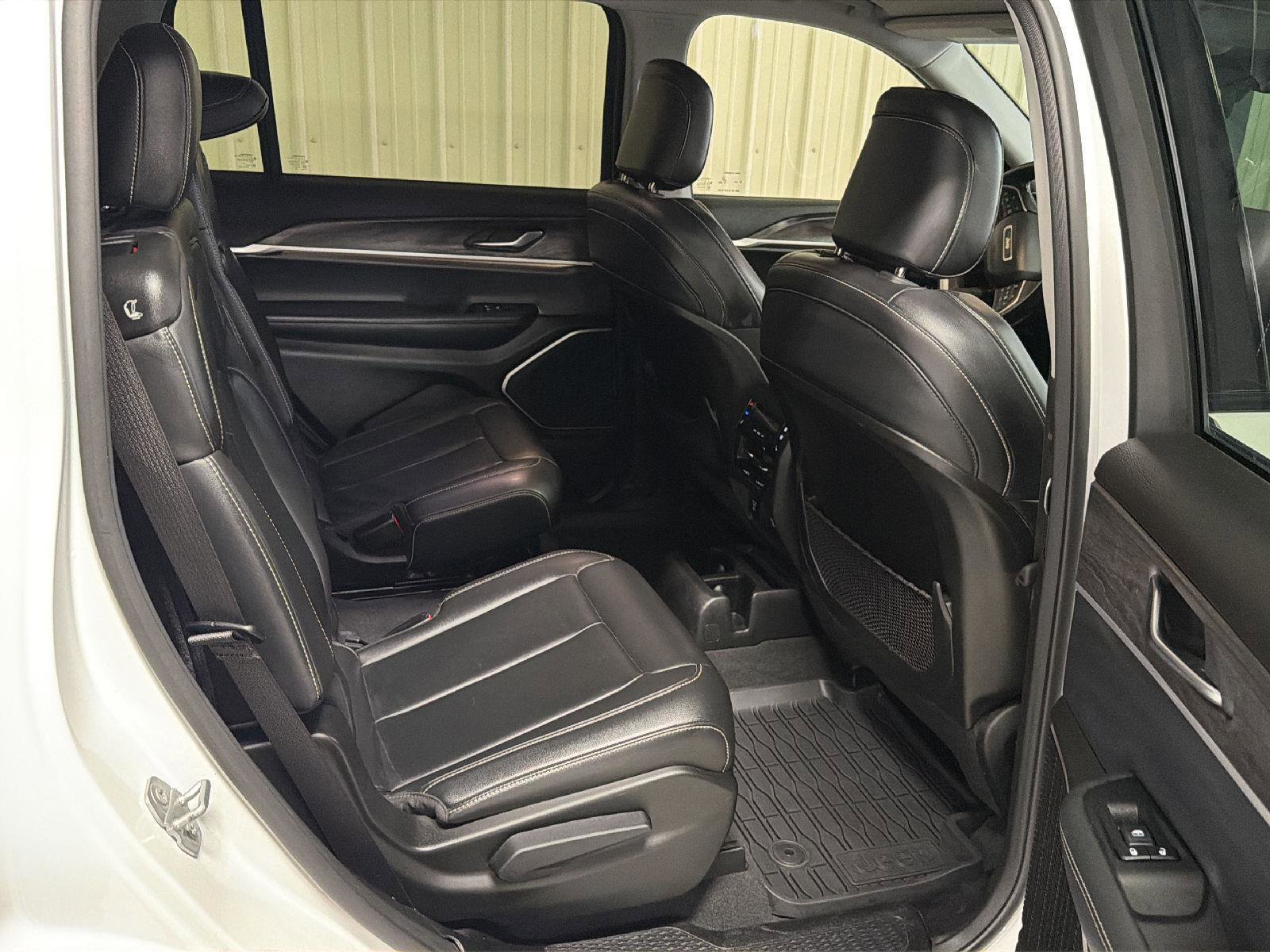 Used 2022 Jeep Grand Cherokee L Limited AWD/4WD image 13