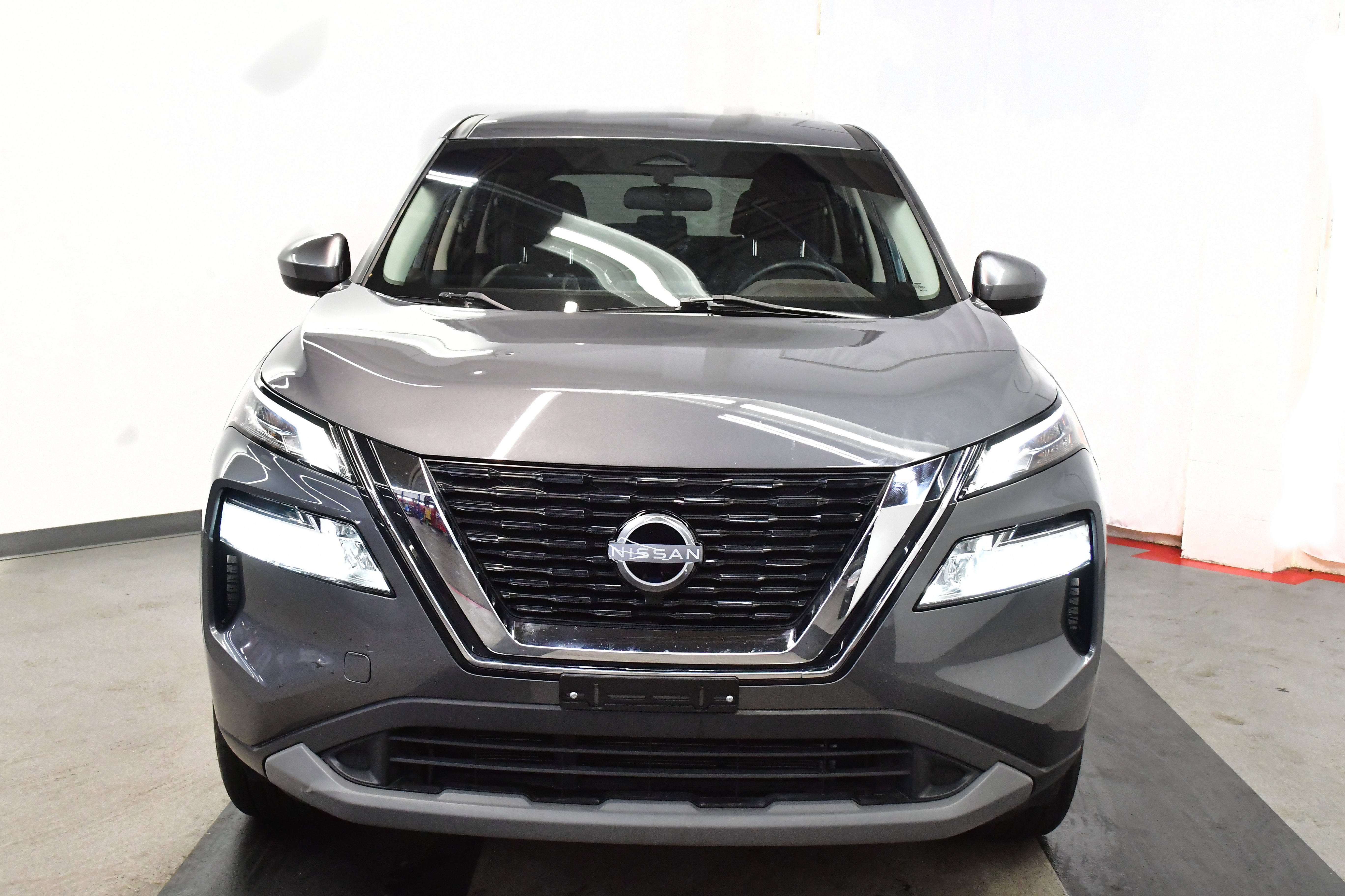 Used 2023 Nissan Rogue SV image 5