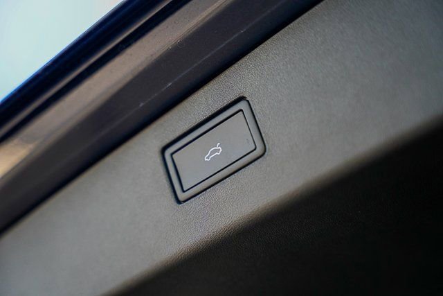 Used 2025 Volkswagen Tiguan SE w/ Panoramic Sunroof Package image 33