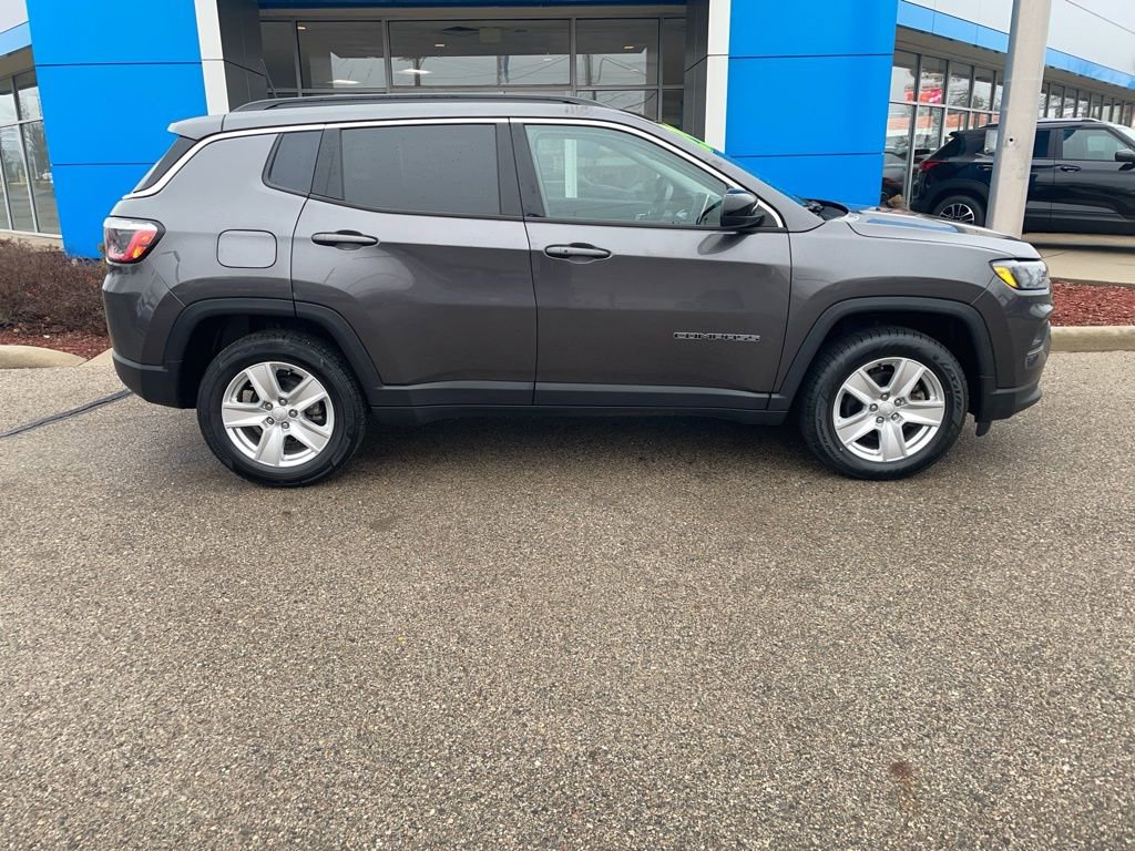 Used 2022 Jeep Compass Latitude image 2