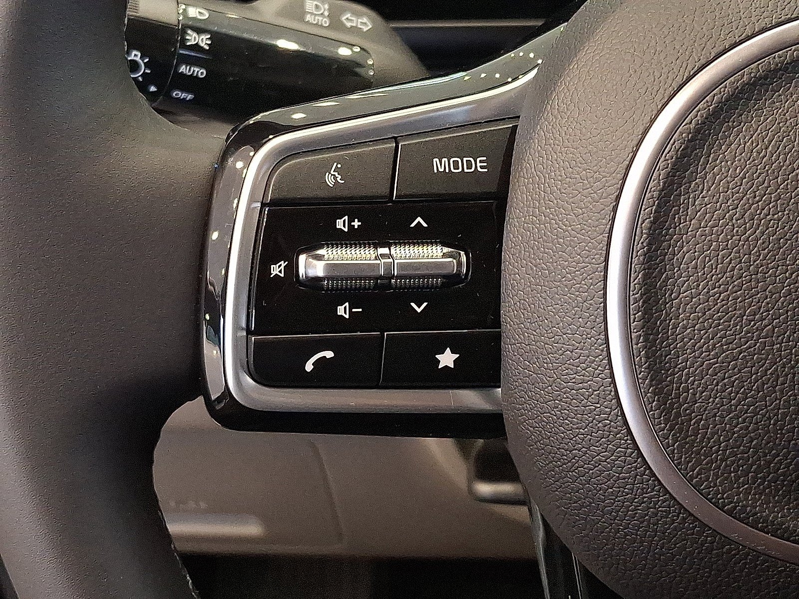 New 2026 Kia Carnival EX FWD image 16
