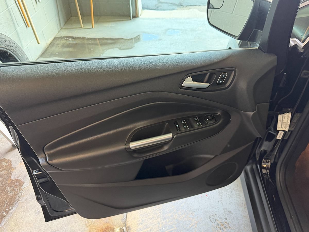 Used 2018 Ford C-MAX SE FWD image 28