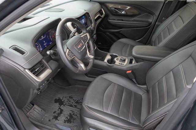 Used 2022 GMC Terrain Denali w/ Denali Premium Package image 2