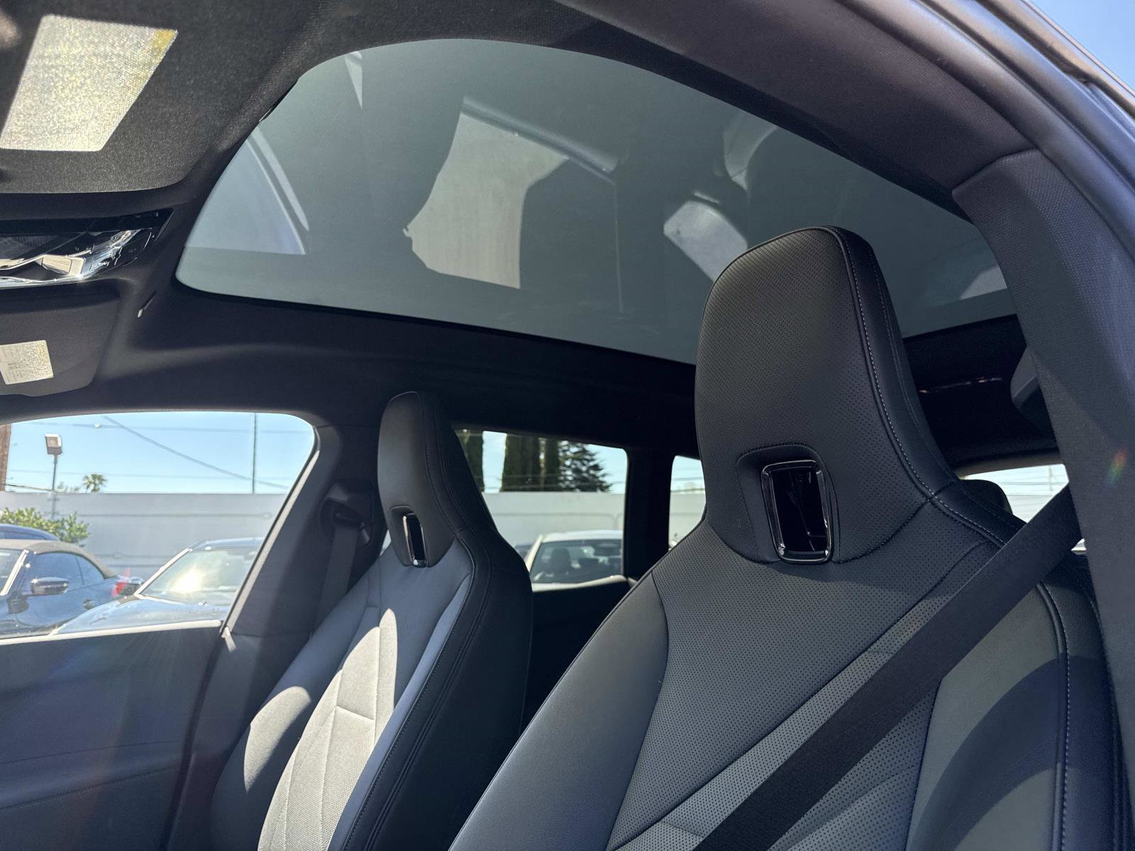 Used 2025 BMW iX xDrive50 w/ Premium Package image 16