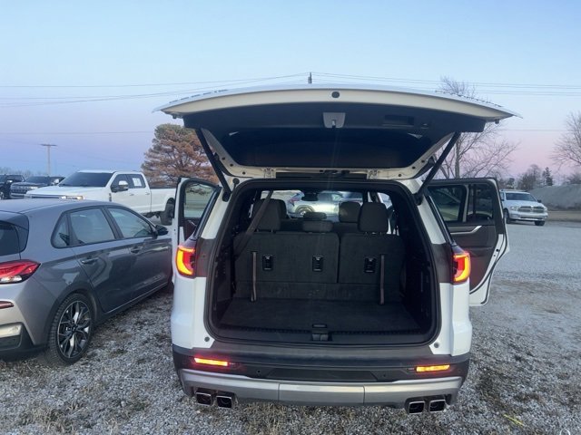 Used 2025 GMC Acadia Elevation image 31