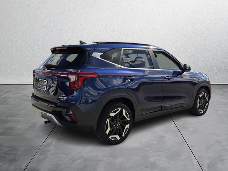 Used 2024 Kia Seltos SX w/ SX Sunroof Package image 5