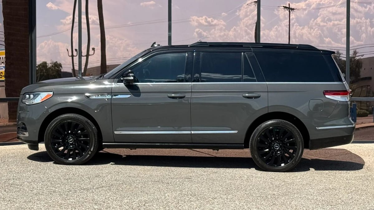 Used 2022 Lincoln Navigator Black Label AWD/4WD image 4