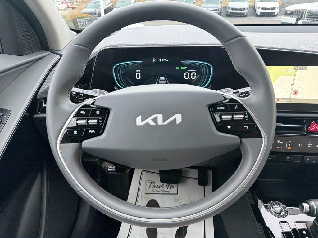 Certified 2025 Kia Niro EX image 17
