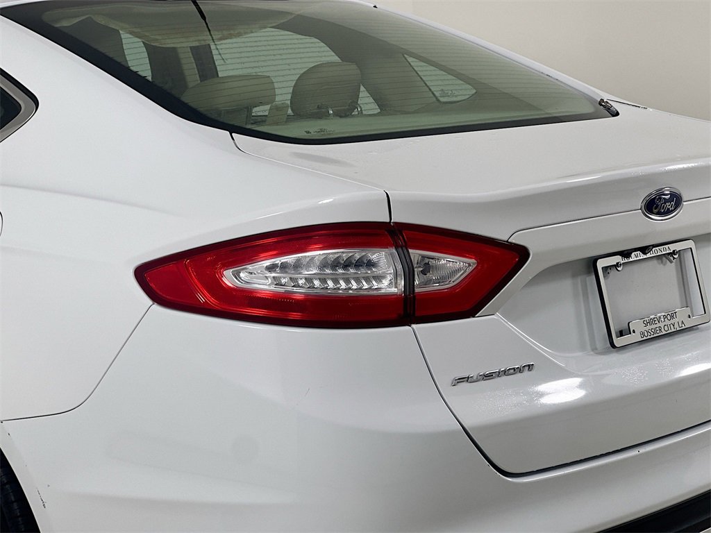 Used 2015 Ford Fusion SE w/ Equipment Group 202A image 2